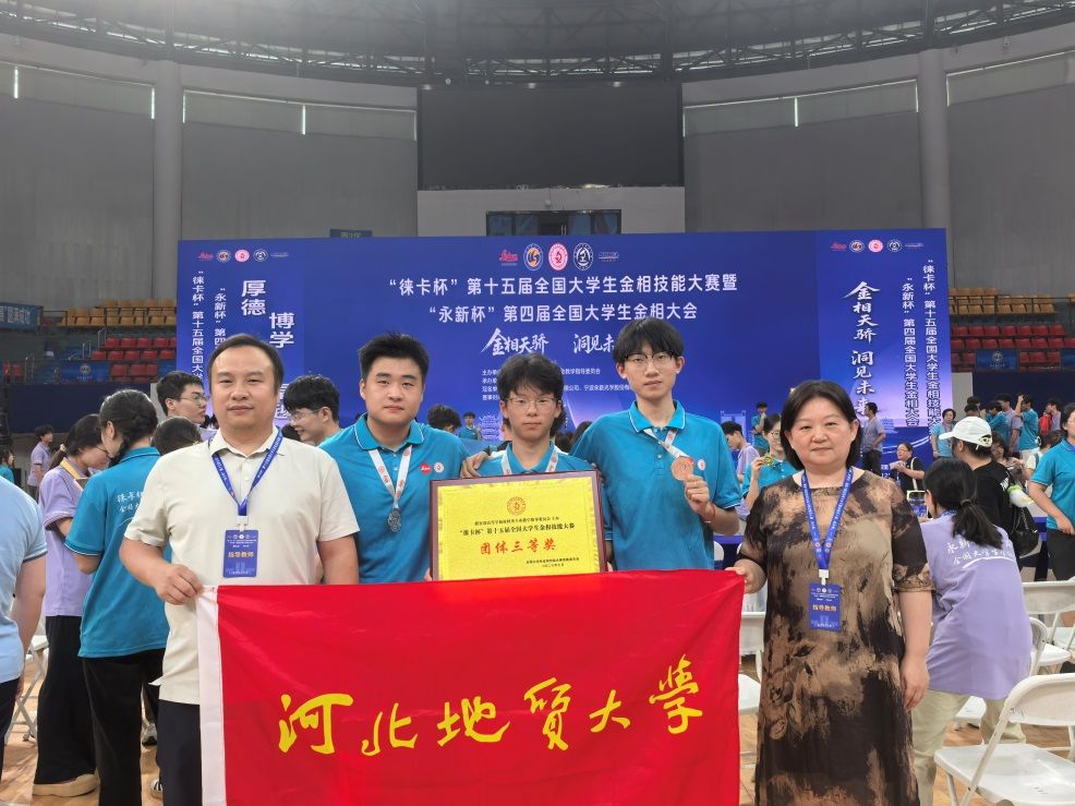 各走访组先后走进档案馆